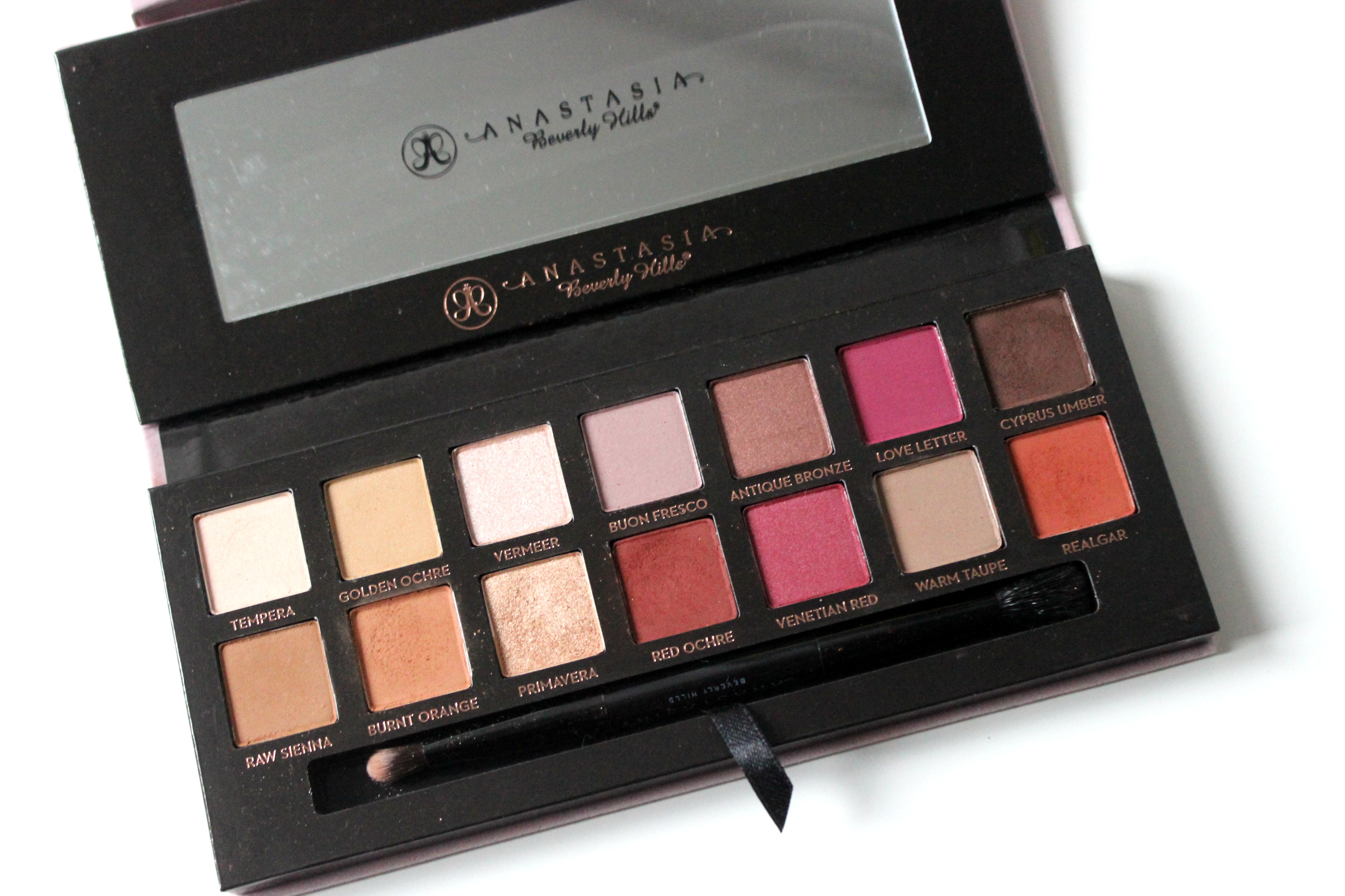 Anastasia beverly hills taupe