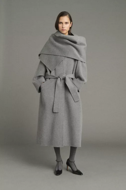 Look Soeur automne-hiver 2026 – manteau gris oversize en laine double face