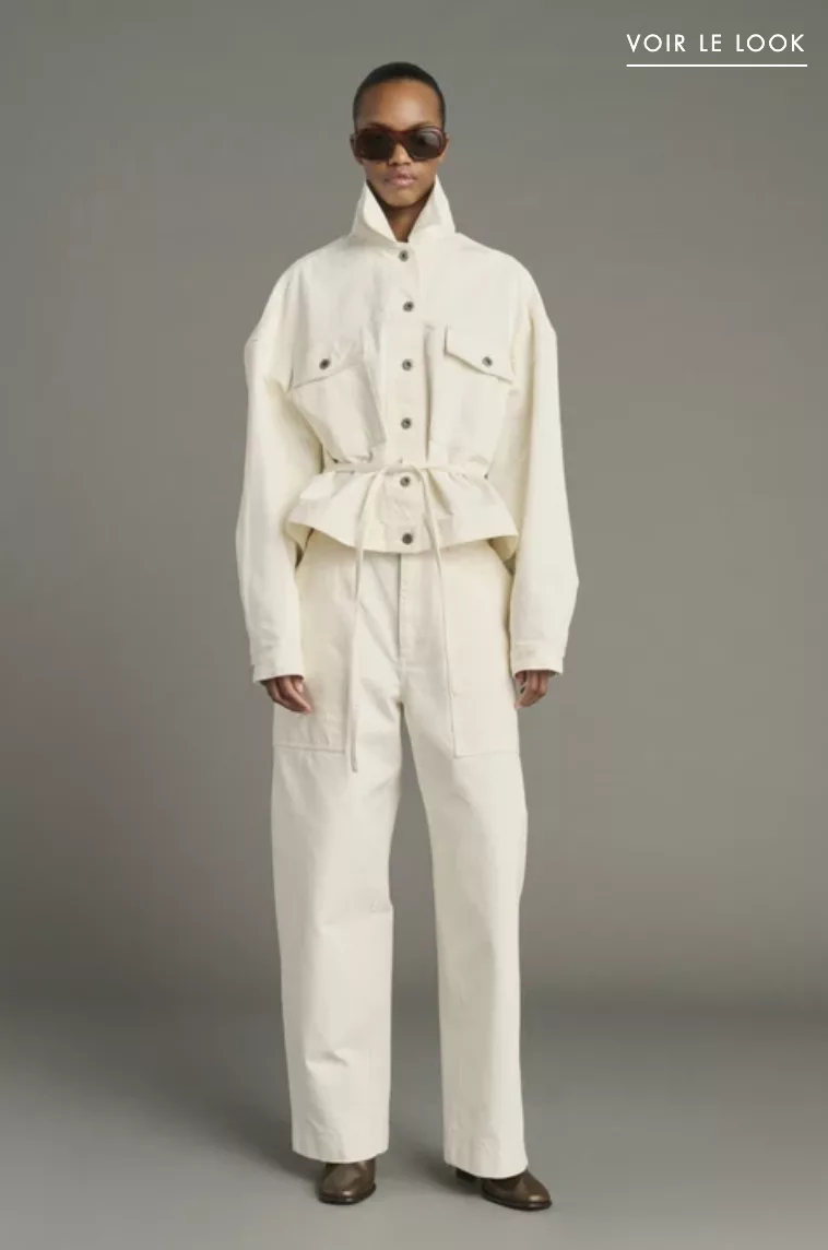 Look Soeur automne-hiver 2026 – total look écru, blouson en denim ceinturé et pantalon de travail à poches