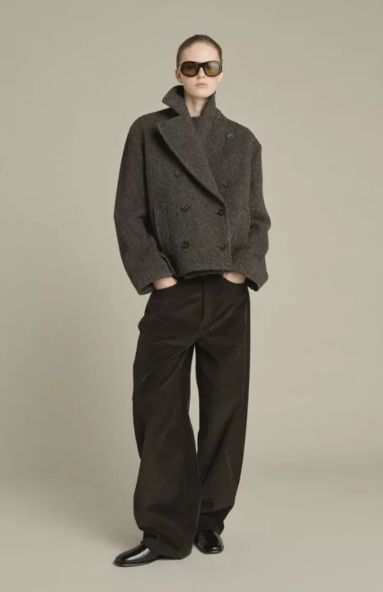Look Soeur automne-hiver 2026 – caban court en laine mouchetée et pantalon large en velours côtelé