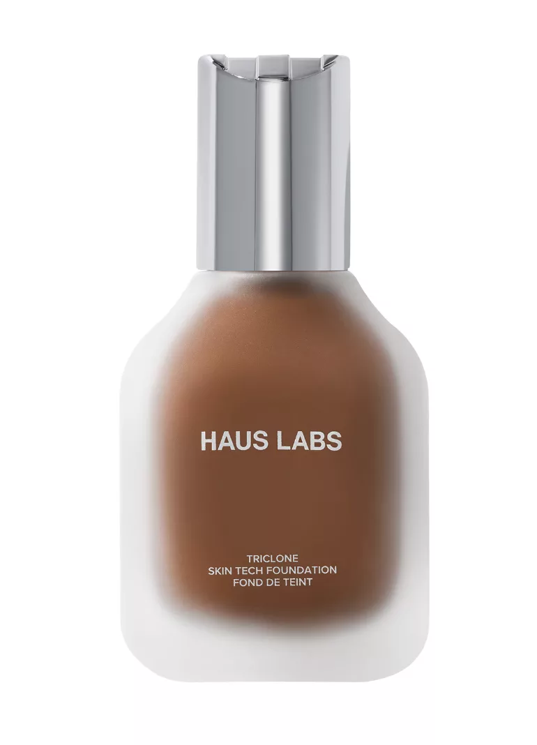 Fond de teint Haus Labs Triclone Skin Tech sur peau foncée