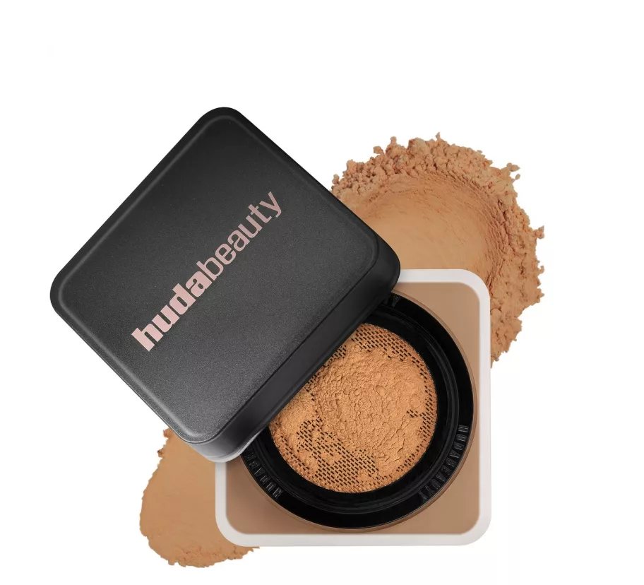 Poudre libre Easy Bake de Huda Beauty, pot ouvert et poudre en teinte dorée