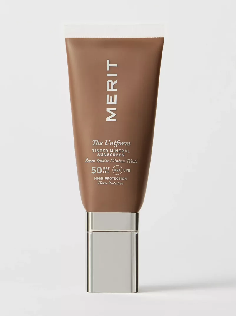 Écran solaire minéral teinté Merit The Uniform SPF 50 teinte 6
