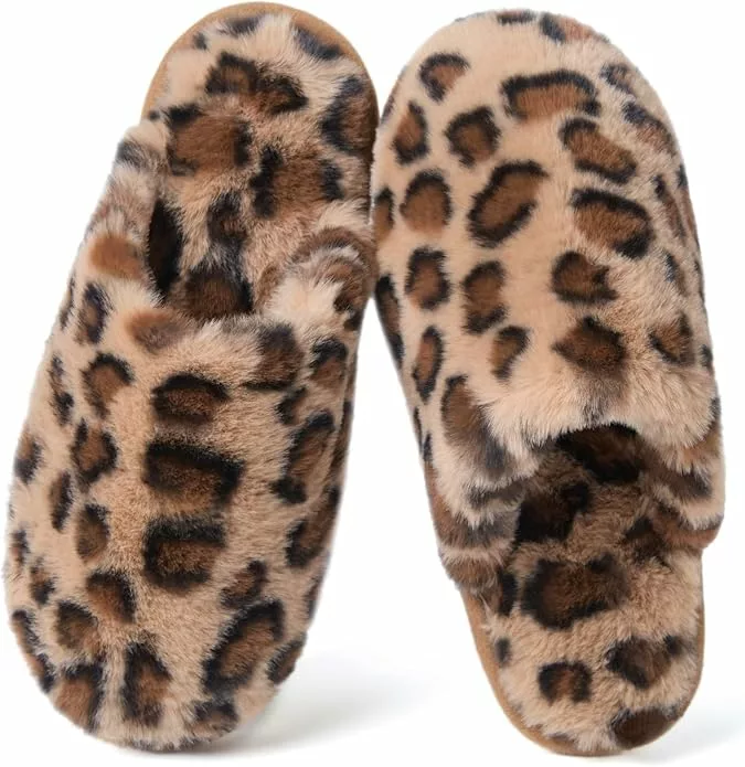 Chaussons fourrés motif léopard