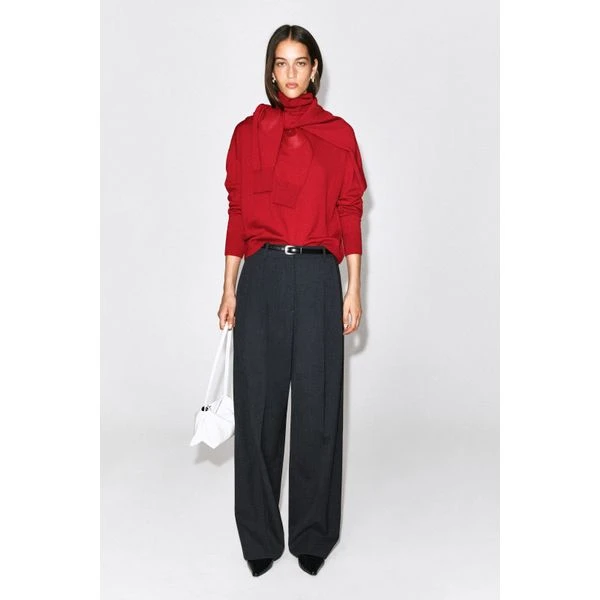 Pull à col roulé en mérinos, finitions cuir COS